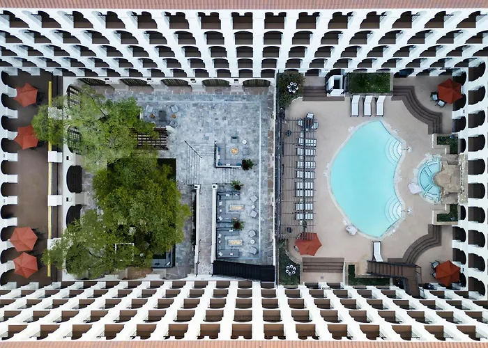 Hotels with pool Doubletree By Hilton Austin