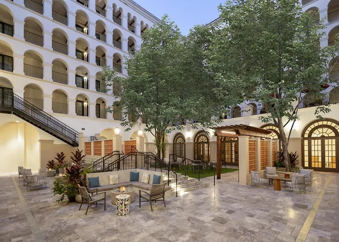 Hotels with pool Doubletree By Hilton Austin